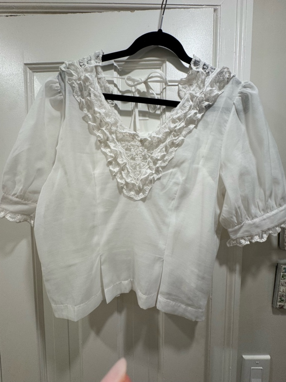 Women's White Cotton Lace V-Neck Puff Sleeve Top - Picture 3 of 10